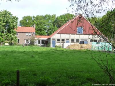 Rutten heeft 2 gemeentelijke monumenten, waaronder deze boerderij uit 1954 op Ruttenseweg 14-1.