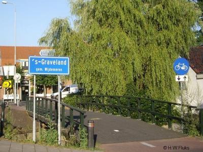 's-Graveland is een dorp in de provincie Noord-Holland, in de regio Gooi en Vechtstreek, gemeente Wijdemeren. Het was een zelfstandige gemeente t/m 2001.