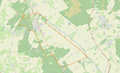 Schoonoord ligt NW van Emmen en Sleen, W van Odoorn, ZZW van Borger, aan de provinciale weg Sleen-Rolde (N376).