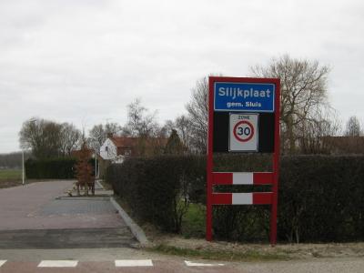 Slijkplaat is een buurtschap in de provincie Zeeland, in de streek Zeeuws-Vlaanderen, gemeente Sluis. T/m 31-3-1970 gemeente Hoofdplaat. Per 1-4-1970 over naar gemeente Oostburg, in 2003 over naar gemeente Sluis.