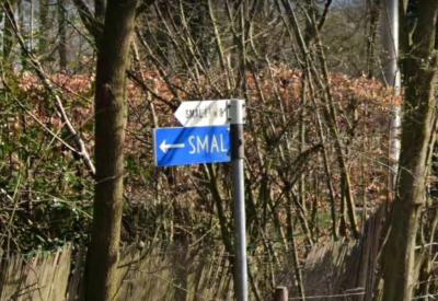 Smal is een buurtschap in de provincie Limburg, in de streek Noord-Limburg, gemeente Bergen. De buurtschap valt onder het dorp Nieuw Bergen. (© Google StreetView)