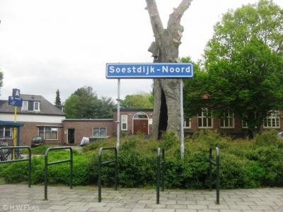 Bestaat er naast de plaatsnaam Soestdijk ook nog een plaatsnaam Soestdijk-Noord?, want dat staat immers op dit 'plaatsnaambord'? Dit duidt echter op het busstation met deze naam in de dorpskern Soest, in de wijk Soestdijk. Zie verder het hoofdstuk Status.