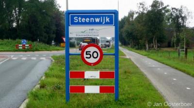 Steenwijk is een stad in de provincie Overijssel, in de streek Kop van Overijssel, gemeente Steenwijkerland. Het was een zelfstandige gemeente t/m 2000. Het is de hoofdplaats van de gemeente Steenwijkerland.