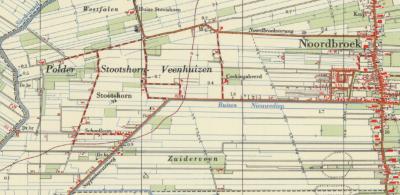 De buurtschap Stootshorn betreft het W buitengebied van het dorp Noordbroek. De Gockingaheerd was tot 1852 de buitenplaats Veenhuizen. Aan de Schoollaan stond de lagere school. W daarvan, aan de Dwangsweg, was de Hervormde Evangalisatie. (© Kadaster)