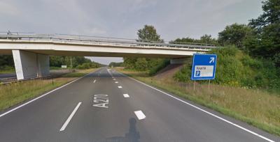 De naam van - de sinds kort voormalige - buurtschap Vaarle is in de regio bekend van de gelijknamige parkeerplaats aan de A270. (© Google)