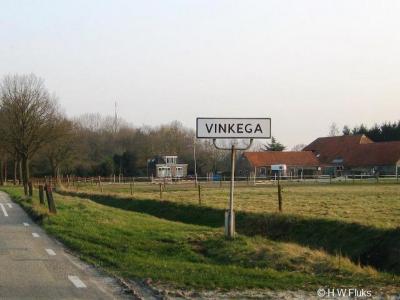 Vinkega is een dorp in de provincie Fryslân, in de streek Stellingwerven, gemeente Weststellingwerf. Het dorp is zodanig dunbebouwd dat de gemeente het kennelijk geen 'bebouwde kom' vindt; daarom heeft het dorp witte plaatsnaamborden in plaats van blauwe.