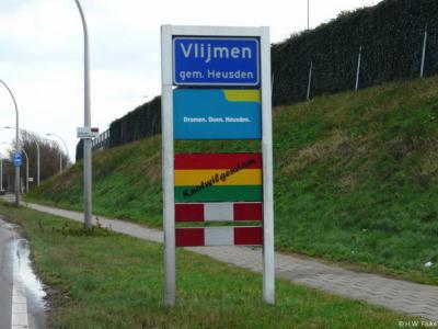 Vlijmen is een dorp in de provincie Noord-Brabant, in de regio Langstraat, gemeente Heusden. Het was een zelfstandige gemeente t/m 1996. Tijdens carnaval heet het dorp Knotwilgendam, wat dan in de plaatsnaambordportalen te zien is.