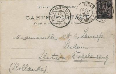 Ansichtkaart uit 1899 van Frankrijk naar 'mademoiselle A. van Lennep' wonende op Buitenplaats Leyduin in Vogelenzang. Als aankomststempel is het dan net een dik jaar bestaande grootrondstempel Vogelzang-Station geplaatst. (collectie Hans Kremer)