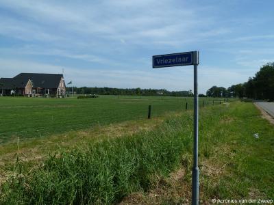 Vriezelaar is een buurtschap in de provincie Gelderland, in de streek Achterhoek, gemeente Oude IJsselstreek. T/m 2004 gemeente Wisch.