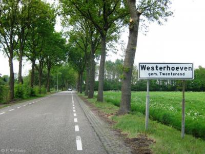 De huidige buurtschap Westerhoeven, zoals die er tegenwoordig uitziet, is een jonge nederzetting, ontgonnen in de jaren veertig van de 20e eeuw. Vanouds gemeente Vriezenveen, sinds 2001 gemeente Twenterand.