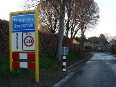 Weustenrade is een buurtschap in de provincie Limburg, in de regio's Heuvelland en Parkstad, gemeente Voerendaal. T/m 1981 gemeente Klimmen. De buurtschap valt onder het dorp Klimmen.