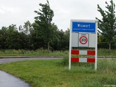 Wiuwert is een dorp in de provincie Fryslân, gemeente Súdwest-Fryslân. T/m 1983 gemeente Baarderadeel. In 1984 over naar gemeente Littenseradiel, in 2018 over naar gemeente Súdwest-Fryslân.
