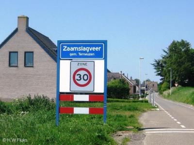 Zaamslagveer is een buurtschap in de provincie Zeeland, in de streek Zeeuws-Vlaanderen, gemeente Terneuzen. T/m 31-3-1970 gemeente Zaamslag. De buurtschap valt onder het dorp Zaamslag.