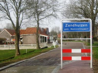 Zandhuizen is een dorp in de provincie Fryslân, in de streek Stellingwerven, gemeente Weststellingwerf.