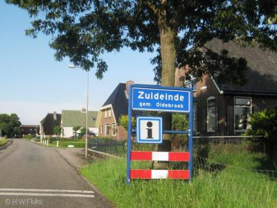 En een heel klein stuk van de buurtschap Zuideinde valt onder de provincie Gelderland, streek Veluwe, gemeente Oldebroek, dorp Oosterwolde.