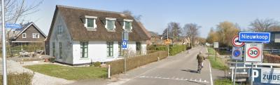 Zuideinde is een buurtschap in de provincie Zuid-Holland, gemeente Nieuwkoop. De buurtschap valt onder het dorp Nieuwkoop en heeft geen plaatsnaamborden, zodat je alleen aan de gelijknamige straatnaambordjes kunt zien dat je er bent aangekomen. (© Google)