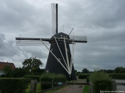 De Zwartenbergse Watermolen in buurtschap Zwartenberg bij Etten-Leur is een ronde stenen grondzeiler. Het is de enig overgebleven poldermolen in West-Brabant. De molen pompt water vanuit de polder naar de Leurse Haven.