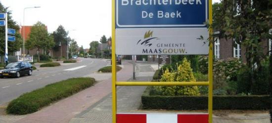 Brachterbeek is een dorp in de provincie Limburg, in de regio Midden-Limburg, gemeente Maasgouw. T/m 2006 gemeente Maasbracht. Het dorp wordt ook wel Maasbracht-Beek genoemd, en in het Limburgs ook wel  Brachterbaek.