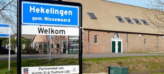 Hekelingen is een dorp in de provincie Zuid-Holland, in de streek Voorne-Putten, gemeente Nissewaard. Het was een zelfstandige gemeente t/m 30-4-1966. Per 1-5-1966 over naar gemeente Spijkenisse, in 2015 over naar gemeente Nissewaard.