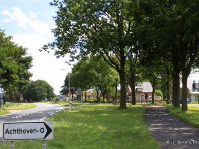 Achthoven-Oost, aan de provinciale weg van De Meern naar Montfoort