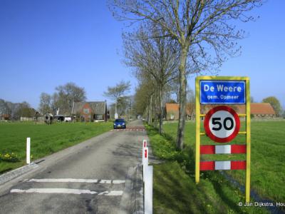 De Weere is een dorp in de provincie Noord-Holland, in de streek West-Friesland, gemeente Opmeer. T/m 1978 was het dorp verdeeld over de gemeenten Hoogwoud, Abbekerk en Sijbekarspel.