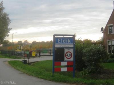 Eldik is een buurtschap van Ochten, maar heeft wel een eigen bebouwde kom met officiële blauwe plaatsnaamborden (komborden), ten dele met erg grote, van de gangbare lettertypen afwijkende letters (zie foto).