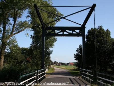 Exmorrazijl, brug over de Makkumervaart
