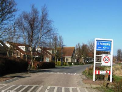 It Heidenskip is een dorp in de provincie Fryslân, gemeente Súdwest-Fryslân. Oorspronkelijk deels gemeente Workum, deels gemeente Hemelumer Oldeferd. In 1984 over naar gemeente Nijefurd, in 2011 over naar gemeente Súdwest-Fryslân.
