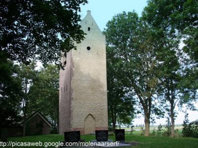 De scheefste kerktoren van Nederland staat niet in de stad Leeuwarden, en ook niet in de dorpen Acquoy, Aldeboarn of Bedum (allemaal bekend van o.a. hun scheve torens), maar in het buurtschapje Miedum, N van Leeuwarden.