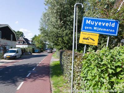 Muyeveld is een buurtschap van het dorp Nieuw-Loosdrecht, gelegen aan een deel van de kilometerslange Nieuw-Loosdrechtsedijk, die één langgerekte bebouwde kom is, met daarin een deel van het dorp Nieuw-Loosdrecht en de buurtschappen Muyeveld en Boomhoek.