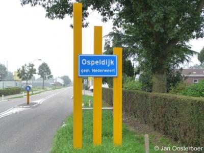 Ospeldijk is een heus dorp, met officiële blauwe plaatsnaamborden (komborden), een kern, een kerk (zij het inmiddels gesloten), een dorpsraad en een dorpsplan. Helaas heeft Ospeldijk geen eigen postcode, waardoor het voor de postadressen 'in' Ospel ligt.