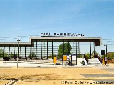 Passewaaij (Vinex-wijk van Tiel) heeft sinds 2007 een NS-station aan de spoorlijn Dordrecht-Elst
