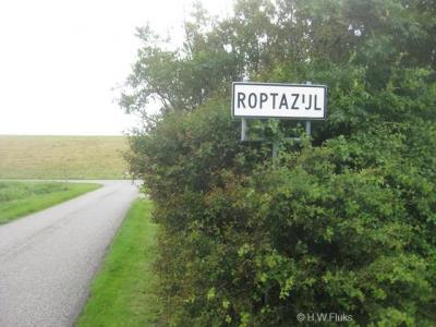 Roptazijl is een buurtschap in de provincie Fryslân, in grotendeels gemeente Waadhoeke, deels gem. Harlingen. T/m 1983 gem. Barradeel. In 1984 grotendeels over naar gem. Franekeradeel (in 2018 over naar gem. Waadhoeke), deels over naar gem. Harlingen.