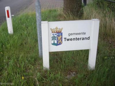 De gemeente Twenterand heet je welkom met deze fraaie borden die aan de randen van de gemeente staan.