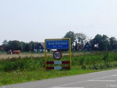 Zuid-Eierland, in ieder geval tot zomer 2008 stond de naam nog met koppelteken op de plaatsnaamborden