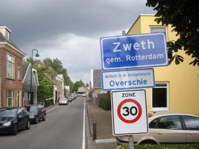 Zweth is een buurtschap N van Schiedam, NW van Overschie, rond het punt waar Delftse Schie en Berkelse Zweth elkaar ontmoeten.