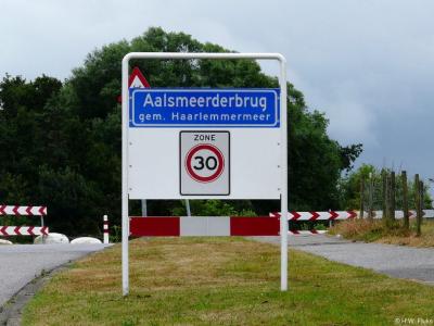 Aalsmeerderbrug is een buurtschap in de provincie Noord-Holland, gemeente Haarlemmermeer.