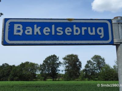 Bakelsebrug is een buurtschap in de provincie Noord-Brabant, in de regio Zuidoost-Brabant, en daarbinnen in de streek Peelland, gemeente Gemert-Bakel. T/m 1996 gemeente Bakel en Milheeze. De buurtschap valt onder het dorp Bakel. (© www.sinds1980.nl)