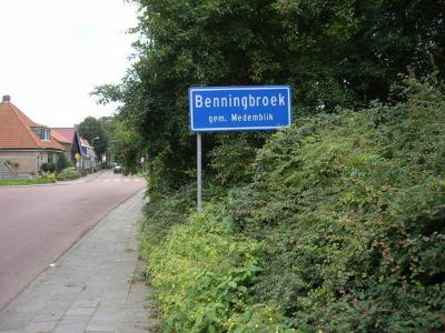 Benningbroek is een dorp in de provincie Noord-Holland, in de streek West-Friesland, gemeente Medemblik. T/m 1978 gemeente Sijbekarspel. In 1979 over naar gemeente Noorder-Koggenland, in 2007 over naar gemeente Medemblik. (© H.W. Fluks)