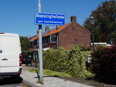 Boesingheliede is een buurtschap in de provincie Noord-Holland, gemeente Haarlemmermeer. De buurtschap is door de gemeente groot en/of dichtbebouwd genoeg bevonden voor een 'bebouwde kom' en heeft daarom blauwe plaatsnaamborden (komborden).