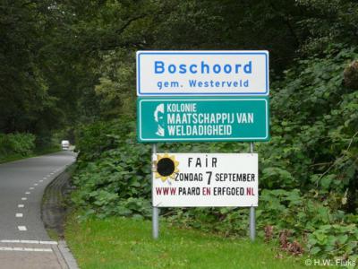 De buurtschap en formele woonplaats Boschoord is sinds 2014 eindelijk d.m.v. plaatsnaamborden ter plekke herkenbaar. Met dank aan Plaatsengids.nl. ;-)