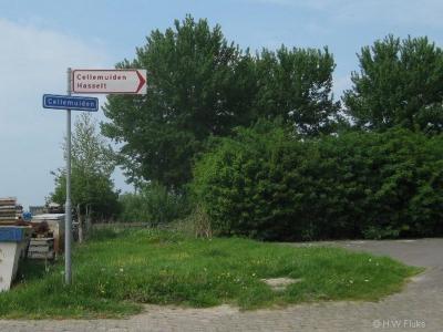 De buurtschap Cellemuiden heeft geen plaatsnaamborden, alleen gelijknamige straatnaambordjes. Er staat wel een richtingbord in de omgeving, dat je dus de weg wijst waar je heen moet om er te komen.