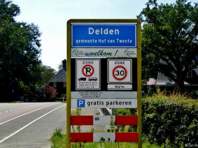 Delden is een stad in de provincie Overijssel, in de streek Twente, gemeente Hof van Twente. T/m 2000 was het - onder de naam Stad Delden - een zelfstandige gemeente.