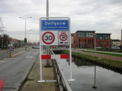 Delfgauw is een dorp in de provincie Zuid-Holland, in de streek Delfland, gemeente Pijnacker-Nootdorp. T/m 1920 gemeente Vrijenban. In 1921 over naar gemeente Pijnacker, in 2002 over naar gemeente Pijnacker-Nootdorp.