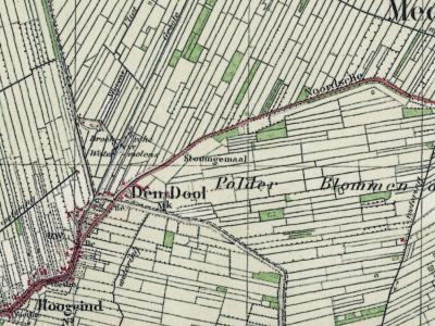 Op kaarten tot ca. 1935 wordt gezien de positie van de plaatsnaam en de aanduiding 'Mk' (= Meerkerk) eronder, ten onrechte gesuggereerd dat buurtschap Den Dool alleen onder Meerkerk zou vallen.