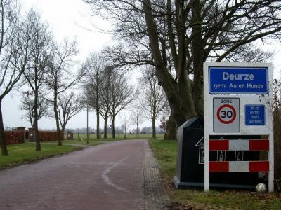Deurze is een buurtschap in de provincie Drenthe, gemeente Aa en Hunze. T/m 1997 gemeente Rolde.