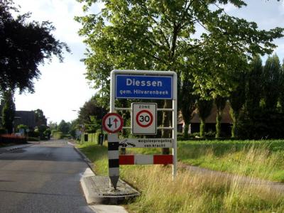 Diessen is een dorp in de provincie Noord-Brabant, in de regio Hart van Brabant en daarbinnen in de streek Kempen, gemeente Hilvarenbeek. Het was een zelfstandige gemeente t/m 1996. (© H.W. Fluks)
