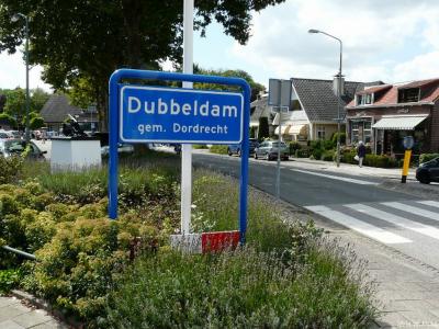 Dubbeldam is formeel een wijk, in de praktijk een 'dorp in de stad', in de provincie Zuid-Holland, in de regio Drechtsteden, gemeente Dordrecht. Het was een zelfstandige gemeente t/m 30-6-1970.