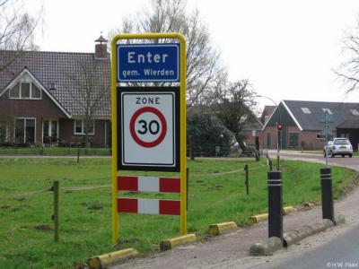 Enter is een dorp in de provincie Overijssel, in de streek Twente, gemeente Wierden.