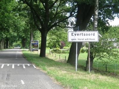 Evertsoord is een dorp in de gemeente Horst aan de Maas. T/m 2009 gemeente Sevenum. Het dorp is volgens de gemeente kennelijk te dunbebouwd om een 'bebouwde kom' te hebben: daarom heeft het dorp witte plaatsnaamborden in plaats van bauwe.